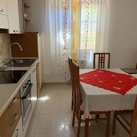 Charlie Apartmán